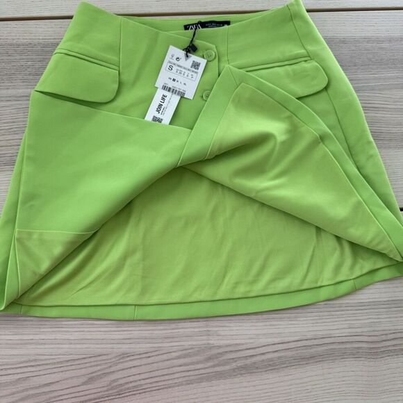 Zara Womens Mini Skirt Green Buttoned Textured High-Rise Bloggers Favorite S - Picture 4 of 9